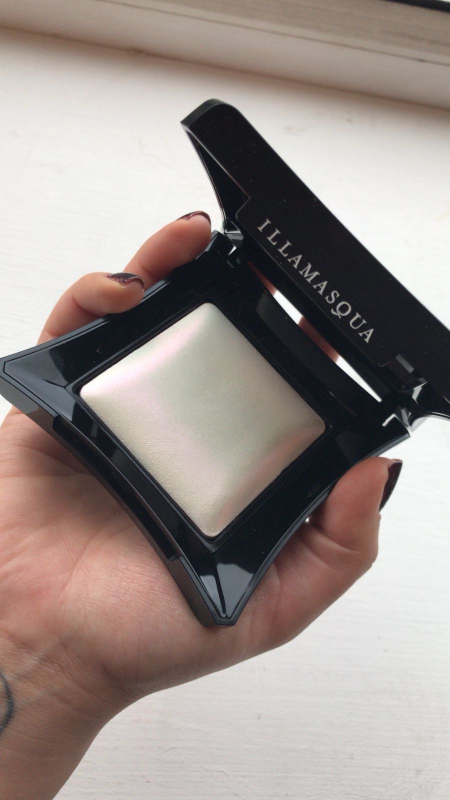 Illamasqua Beyond Powder tono Daze